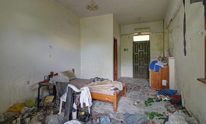 21 UNCONVERTED APARTMENTS NEAR THE BEACH