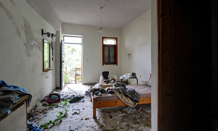 21 UNCONVERTED APARTMENTS NEAR THE BEACH