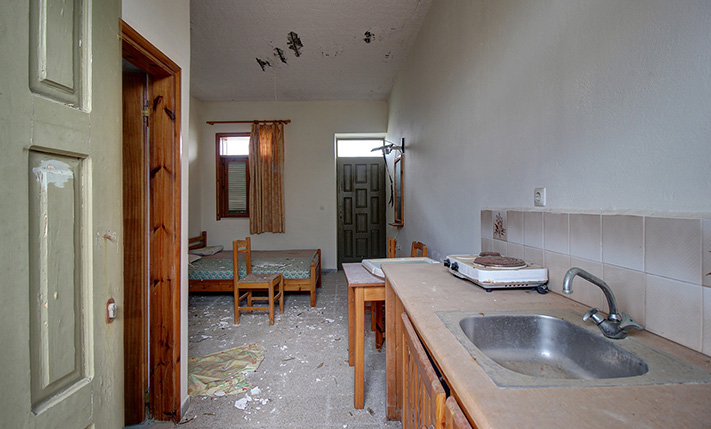 21 UNCONVERTED APARTMENTS NEAR THE BEACH