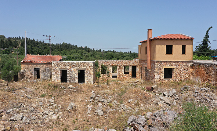 UNFINISHED COMPLEX WITH TRADITIONAL FEATURES