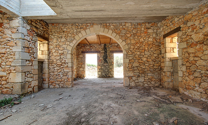 UNFINISHED COMPLEX WITH TRADITIONAL FEATURES