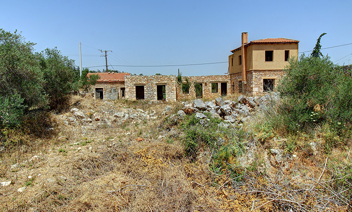 UNFINISHED COMPLEX WITH TRADITIONAL FEATURES