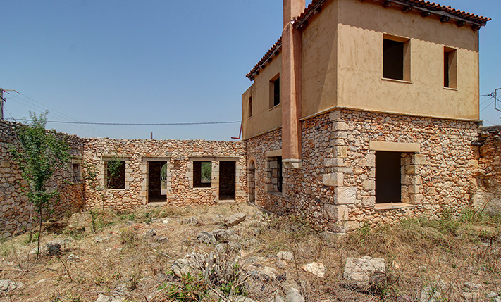 UNFINISHED COMPLEX WITH TRADITIONAL FEATURES