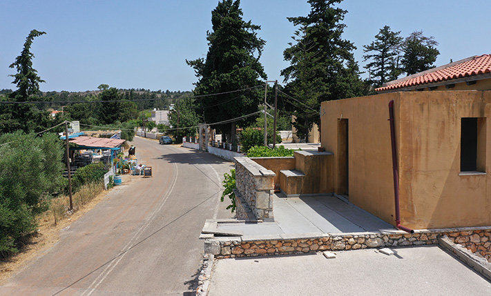 UNFINISHED COMPLEX WITH TRADITIONAL FEATURES