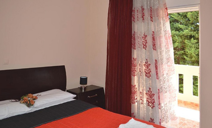 3 APARTMENTS WITH THE POTENTIAL OF 6