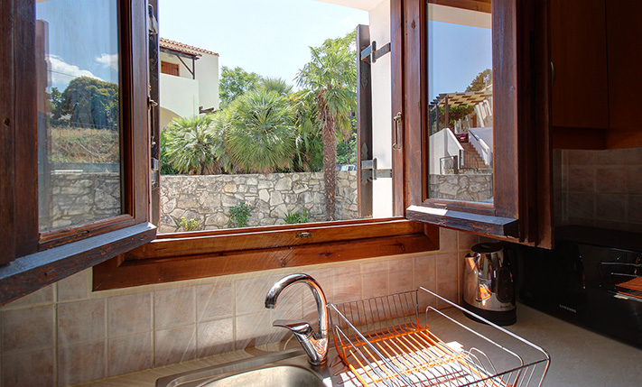 ΛΕΙΤΟΥΡΓΙΚΟ BUNGALOW ΜΕ ΚΟΙΝΗ ΠΙΣΙΝΑ & ΚΗΠΟ