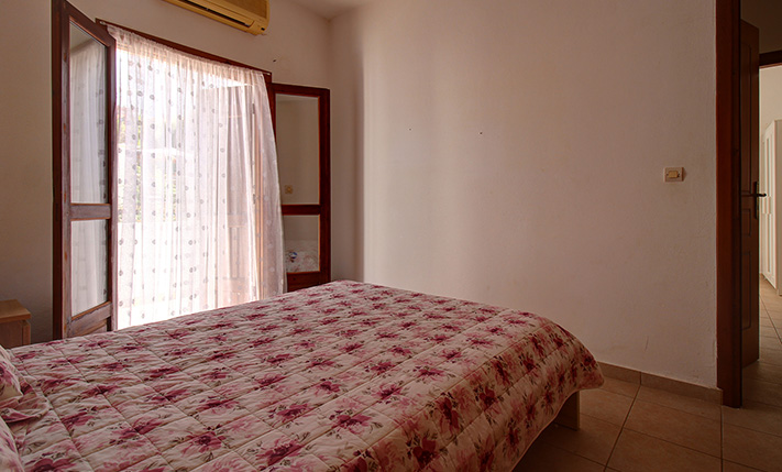 FUNCTIONAL BUNGALOW WITH SHARED POOL & GARDEN