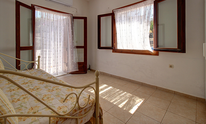 FUNCTIONAL BUNGALOW WITH SHARED POOL & GARDEN