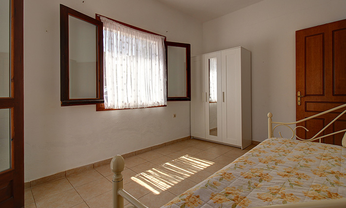 FUNCTIONAL BUNGALOW WITH SHARED POOL & GARDEN