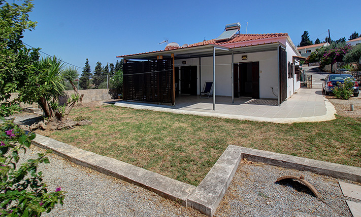 FUNCTIONAL BUNGALOW WITH SHARED POOL & GARDEN