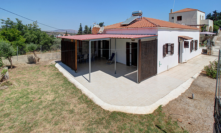 FUNCTIONAL BUNGALOW WITH SHARED POOL & GARDEN