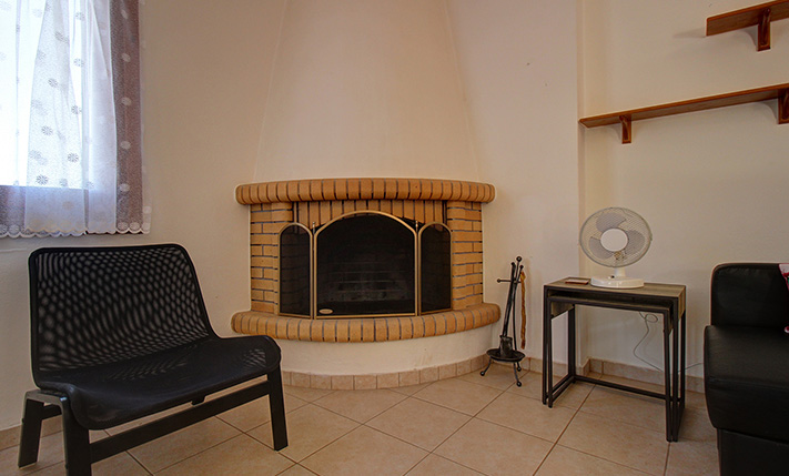 FUNCTIONAL BUNGALOW WITH SHARED POOL & GARDEN