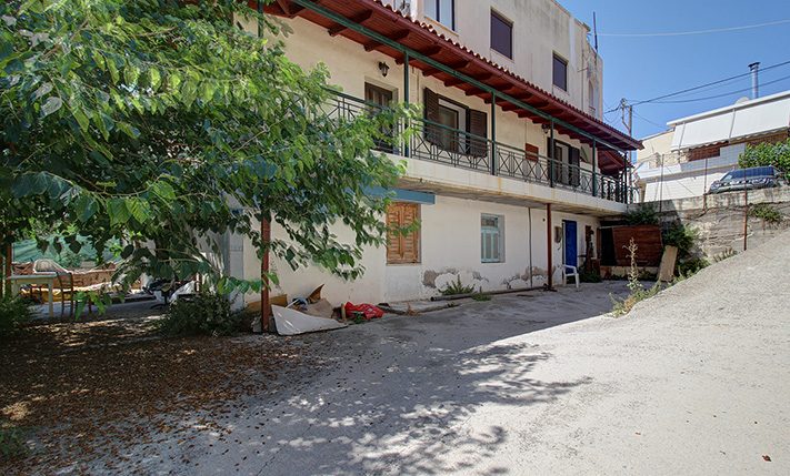 SPACIOUS UNCONVERTED GROUND LEVEL