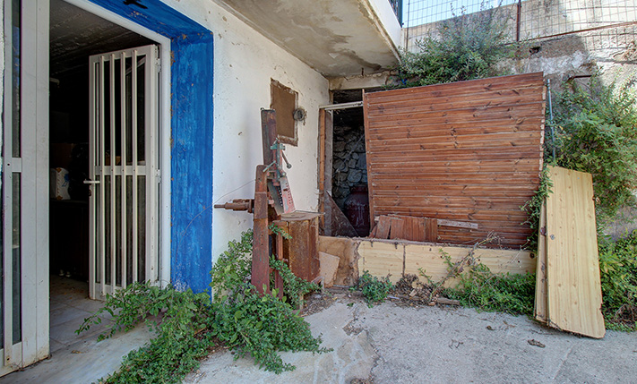 SPACIOUS UNCONVERTED GROUND LEVEL