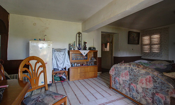 SPACIOUS UNCONVERTED GROUND LEVEL