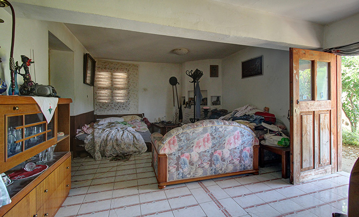 SPACIOUS UNCONVERTED GROUND LEVEL