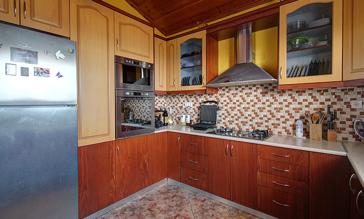 Δ/ΣΜΑ ΟΡΟΦΟΥ ΜΕ ΔΙΚΑΙΩΜΑ ΣΕ ΜΕΓΑΛΟ ΟΙΚΟΠΕΔΟ