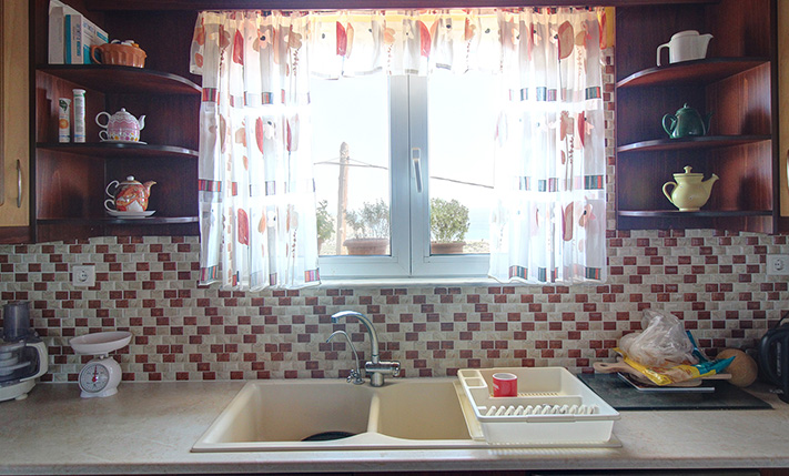 TOP FLOOR APT WITH RIGHTS ON A SPACIOUS PLOT