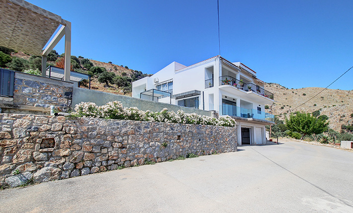 Δ/ΣΜΑ ΟΡΟΦΟΥ ΜΕ ΔΙΚΑΙΩΜΑ ΣΕ ΜΕΓΑΛΟ ΟΙΚΟΠΕΔΟ