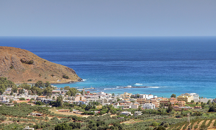 TOP FLOOR APT WITH RIGHTS ON A SPACIOUS PLOT