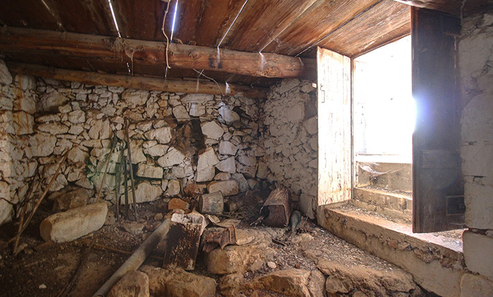 HOUSE ON A SPACIOUS CORNER PLOT WITH SEA VIEWS