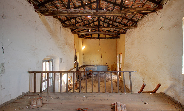 HOUSE ON A SPACIOUS CORNER PLOT WITH SEA VIEWS