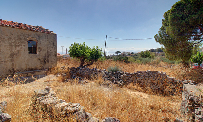 ΠΑΛΑΙΑ ΟΙΚΙΑ ΣΕ ΑΝΕΤΟ ΓΩΝΙΑΚΟ ΟΙΚΟΠΕΔΟ ΜΕ ΘΕΑ