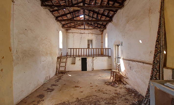 HOUSE ON A SPACIOUS CORNER PLOT WITH SEA VIEWS