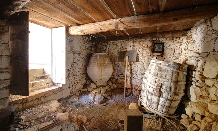 HOUSE ON A SPACIOUS CORNER PLOT WITH SEA VIEWS