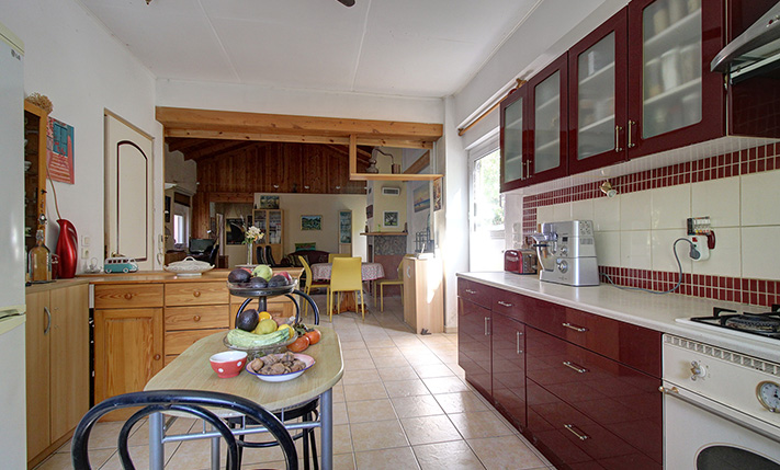 LARGE MIXED-USE BUILDING WITH A 2-BEDROOM HOUSE