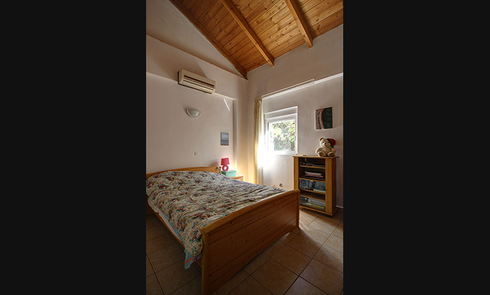 LARGE MIXED-USE BUILDING WITH A 2-BEDROOM HOUSE