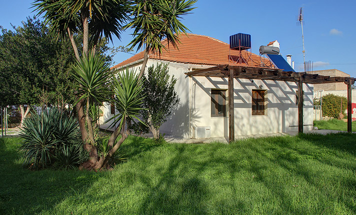 ΙΣΟΓΕΙΑ ΑΡΧΟΝΤΙΚΗ ΜΟΝΟΚΑΤΟΙΚΙΑ ΜΕ ΜΕΓΑΛΟ ΚΗΠΟ