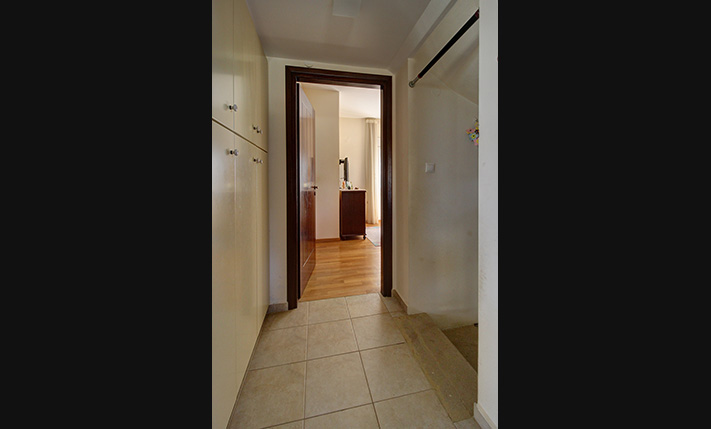 LARGE VILLA NEAR THE CITY & TO AMENITIES