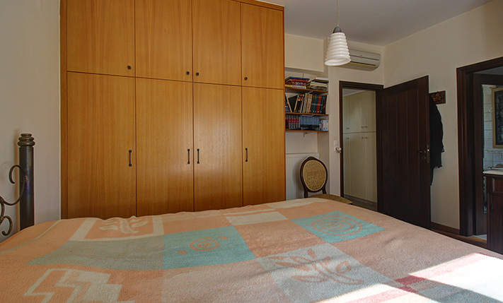 LARGE VILLA NEAR THE CITY & TO AMENITIES