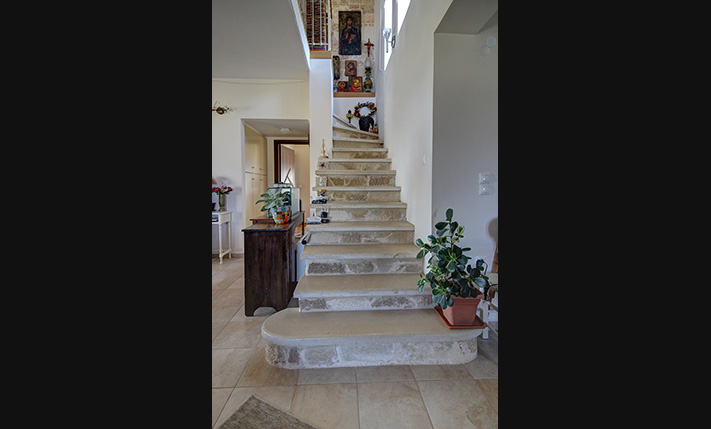 LARGE VILLA NEAR THE CITY & TO AMENITIES