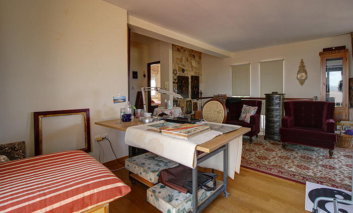 LARGE VILLA NEAR THE CITY & TO AMENITIES