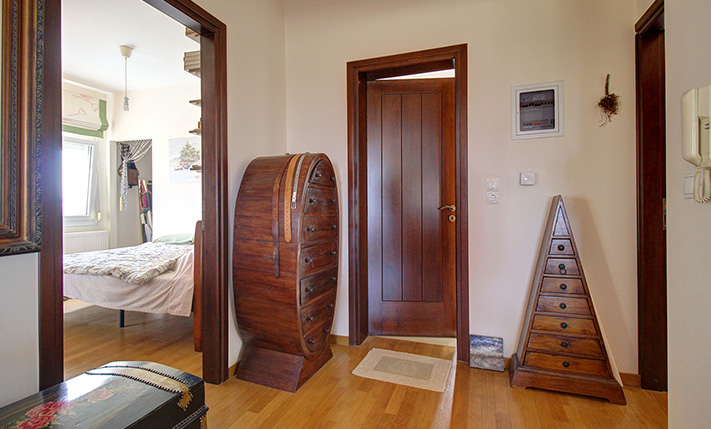 LARGE VILLA NEAR THE CITY & TO AMENITIES