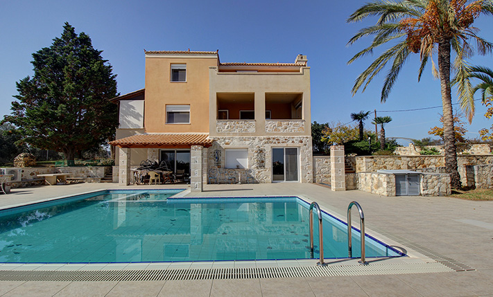 LARGE VILLA NEAR THE CITY & TO AMENITIES