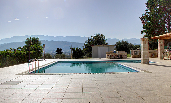 ΜΕΓΑΛΗ ΒΙΛΑ ΜΕ ΘΕΑ ΚΟΝΤΑ ΣΤΗΝ ΠΟΛΗ