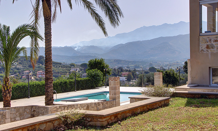 LARGE VILLA NEAR THE CITY & TO AMENITIES