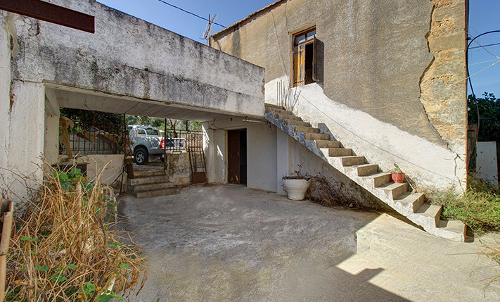 WITH ENCLOSED COURTYARD ON THE WAY TO ELAFONISI