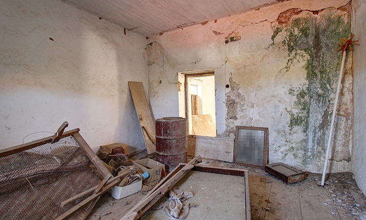 WITH ENCLOSED COURTYARD ON THE WAY TO ELAFONISI