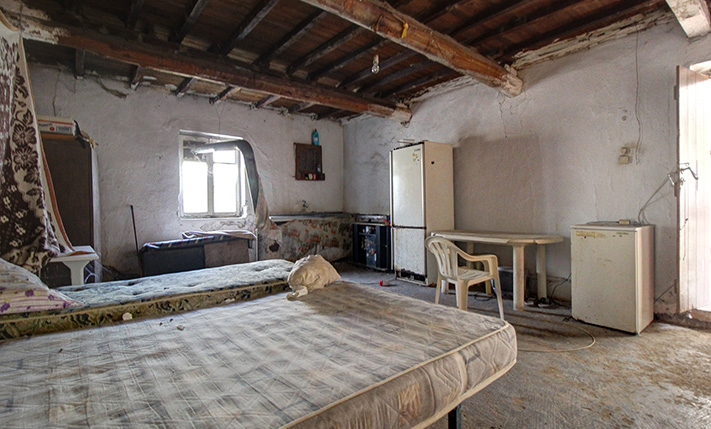 WITH ENCLOSED COURTYARD ON THE WAY TO ELAFONISI