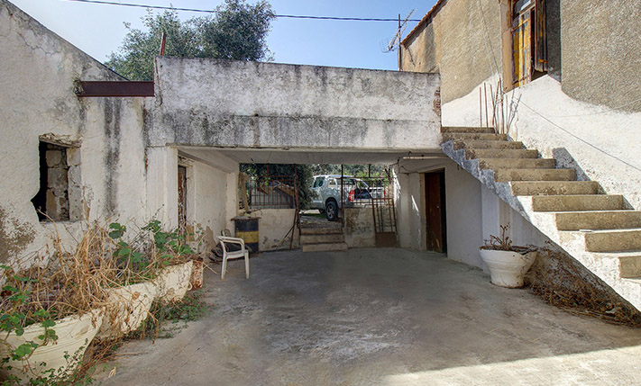 WITH ENCLOSED COURTYARD ON THE WAY TO ELAFONISI