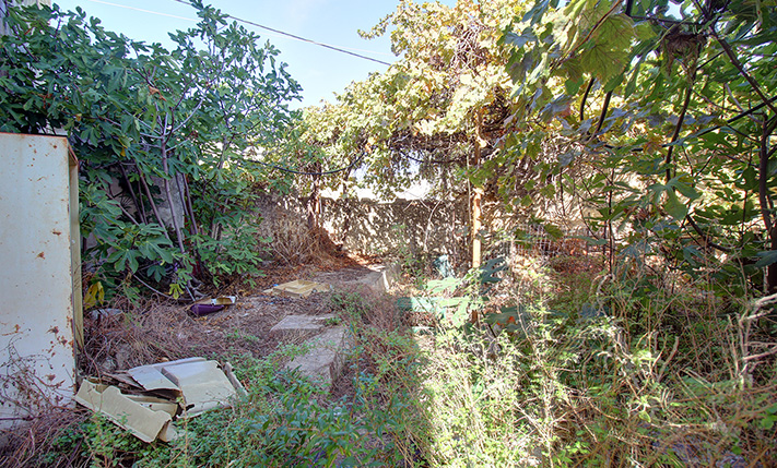 WITH ENCLOSED COURTYARD ON THE WAY TO ELAFONISI