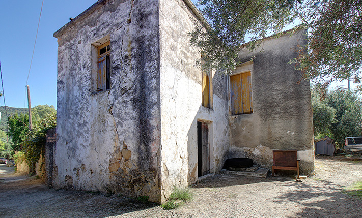 WITH ENCLOSED COURTYARD ON THE WAY TO ELAFONISI
