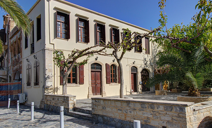 BRIGHT TOWNHOUSE IN CENTRAL RETHIMNON