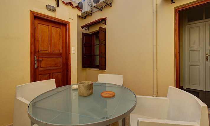 BRIGHT TOWNHOUSE IN CENTRAL RETHIMNON