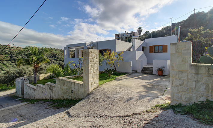 LUXURIOUS BUILDING OF 2 SPACIOUS APARTMENTS