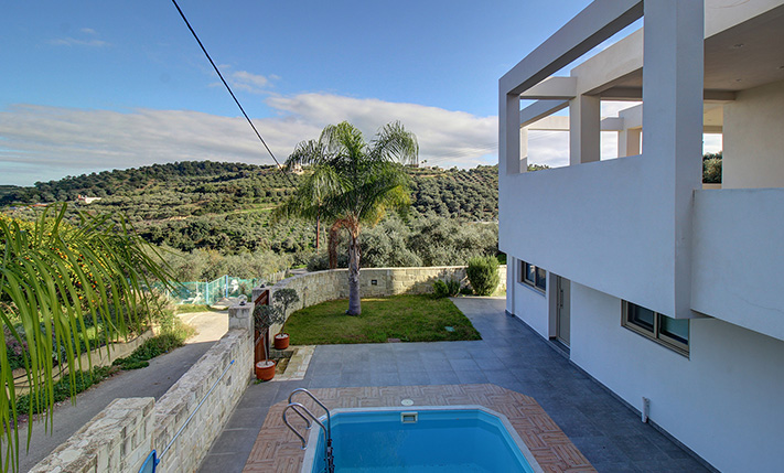 LUXURIOUS BUILDING OF 2 SPACIOUS APARTMENTS